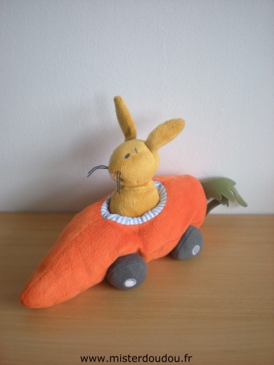 Lapin Lapin marron dans sa voiture carotte orange Ikéa