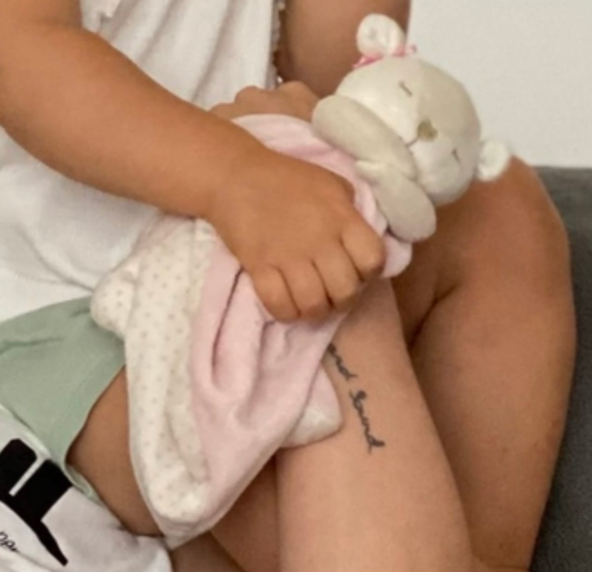 Doudou bear pink and white.