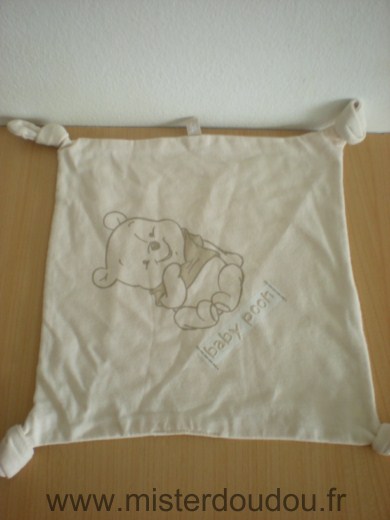 Carrefour france Carre Beige motif winnie baby pooth - Très bon état