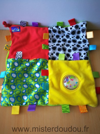 Carre Rouge jaune vert Playgro