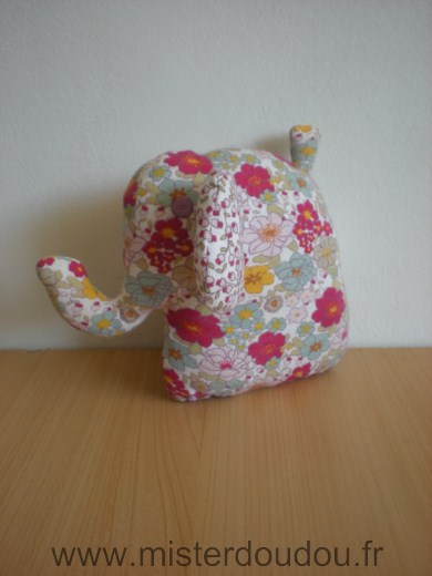 H et m Eléphant Blanc motifs fleurs rose jaune vert - Très bon état