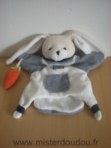 Lapin Séraphin blanc gris tenant carotte orange Doudou et compagnie