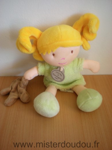 Doudou et compagnie Poupée Fille robe verte tenant ours marron - Très bon état