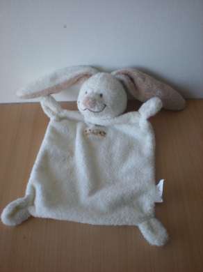 Doudou Lapin Nicotoy Ecru motif trois petits personnages 