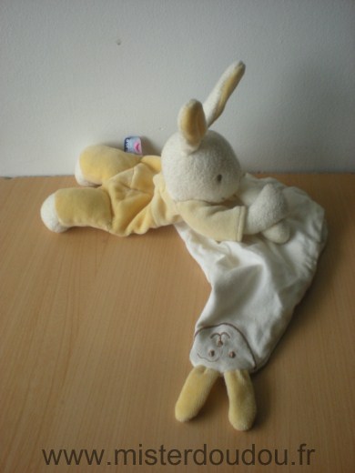 Doudou Lapin Sucre d orge Jaune écru avec mouchoir blanc qui sort du ventre 