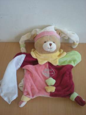 Doudou Ours Doudou et compagnie Rouge rose vert col jaune mouchoir blanc 