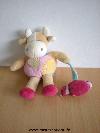 Vache-Doudou-et-compagnie-Marron-rose-tenant-un-bonbon